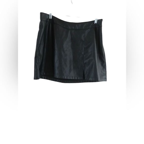 No boundaries size large Faux  leather skirt - Picture 9 of 10